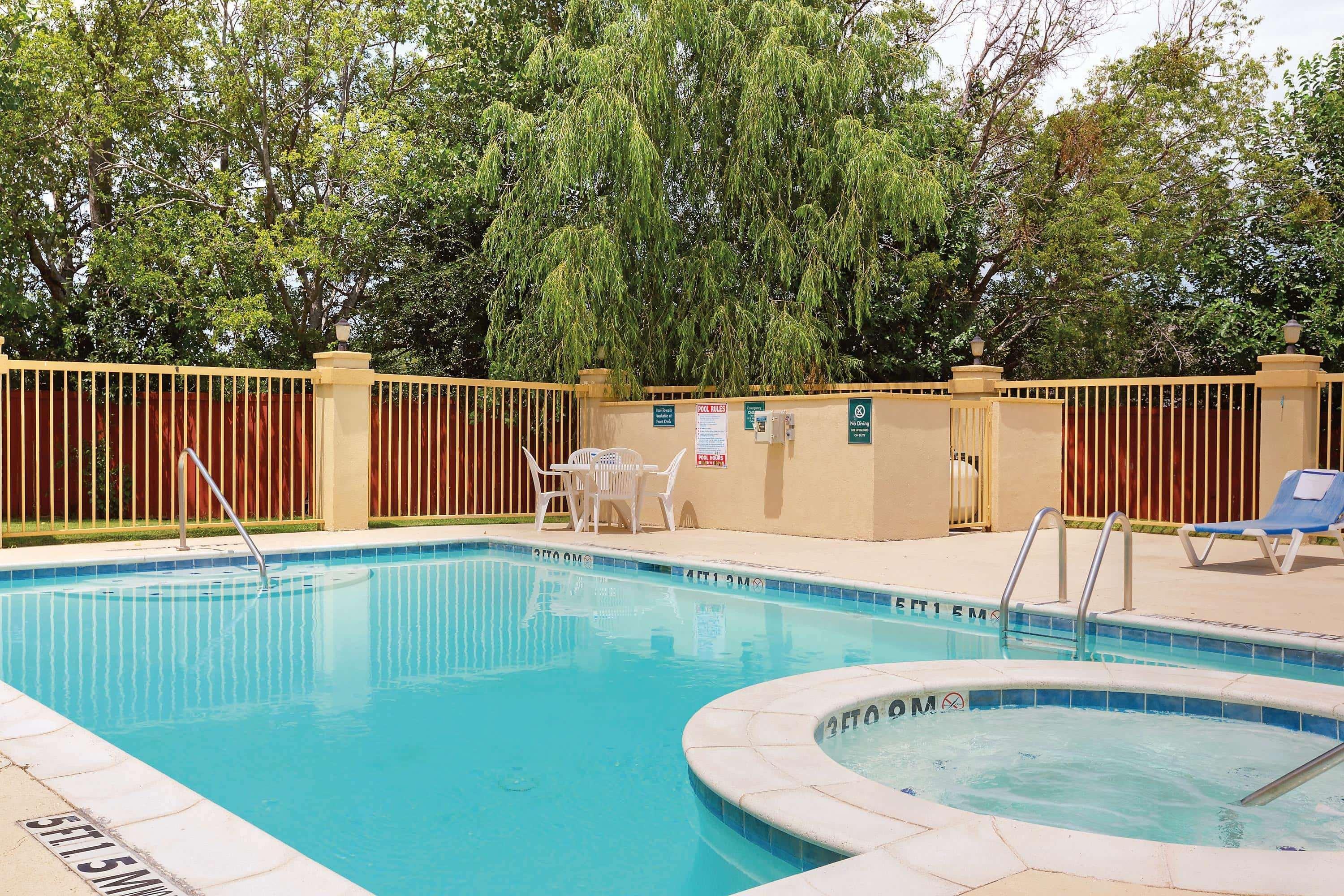 La Quinta By Wyndham Cleburne Exterior foto