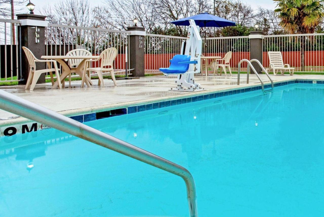 La Quinta By Wyndham Cleburne Exterior foto
